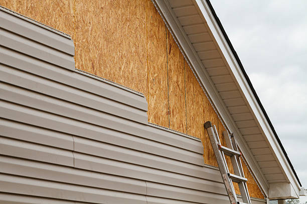 Professional Vinyl Siding technician working in Summerfield, NC